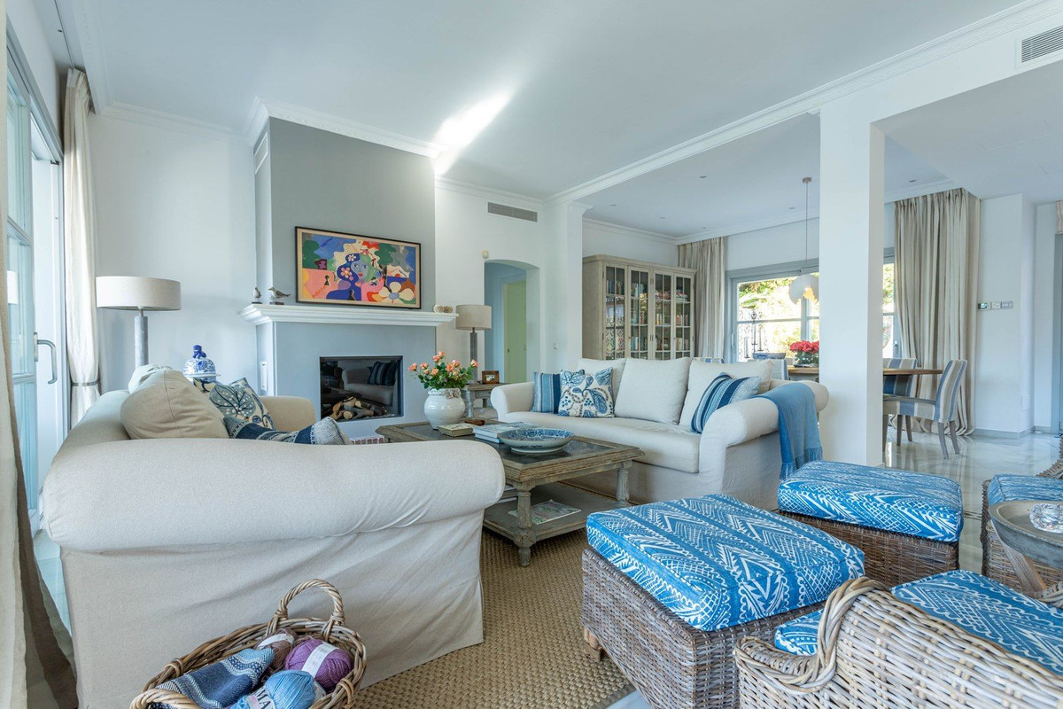 Se vende Villa - Chalet de 4 dormitorios en Costa Del Sol, Málaga, España