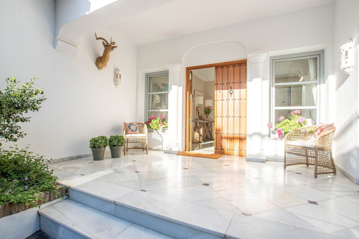 Se vende Villa - Chalet de 4 dormitorios en Costa Del Sol, Málaga, España