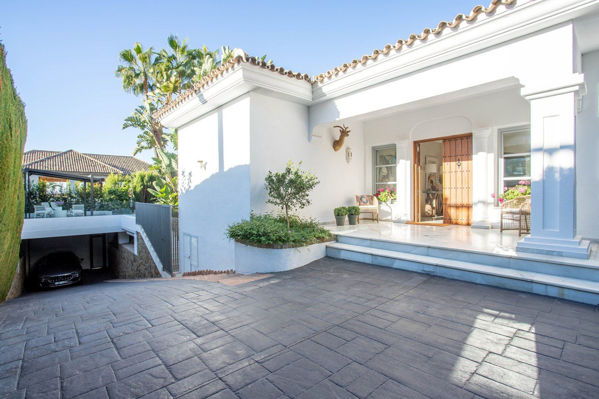Se vende Villa - Chalet de 4 dormitorios en Costa Del Sol, Málaga, España