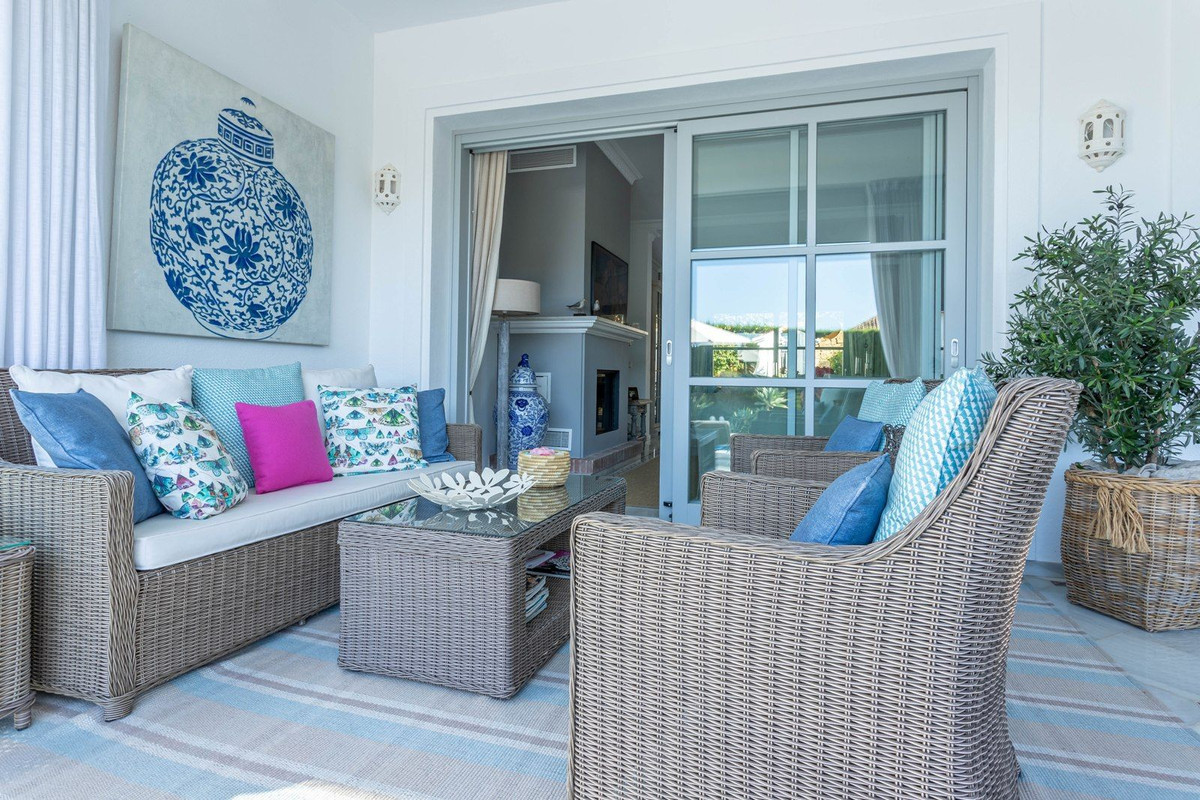 Se vende Villa - Chalet de 4 dormitorios en Costa Del Sol, Málaga, España