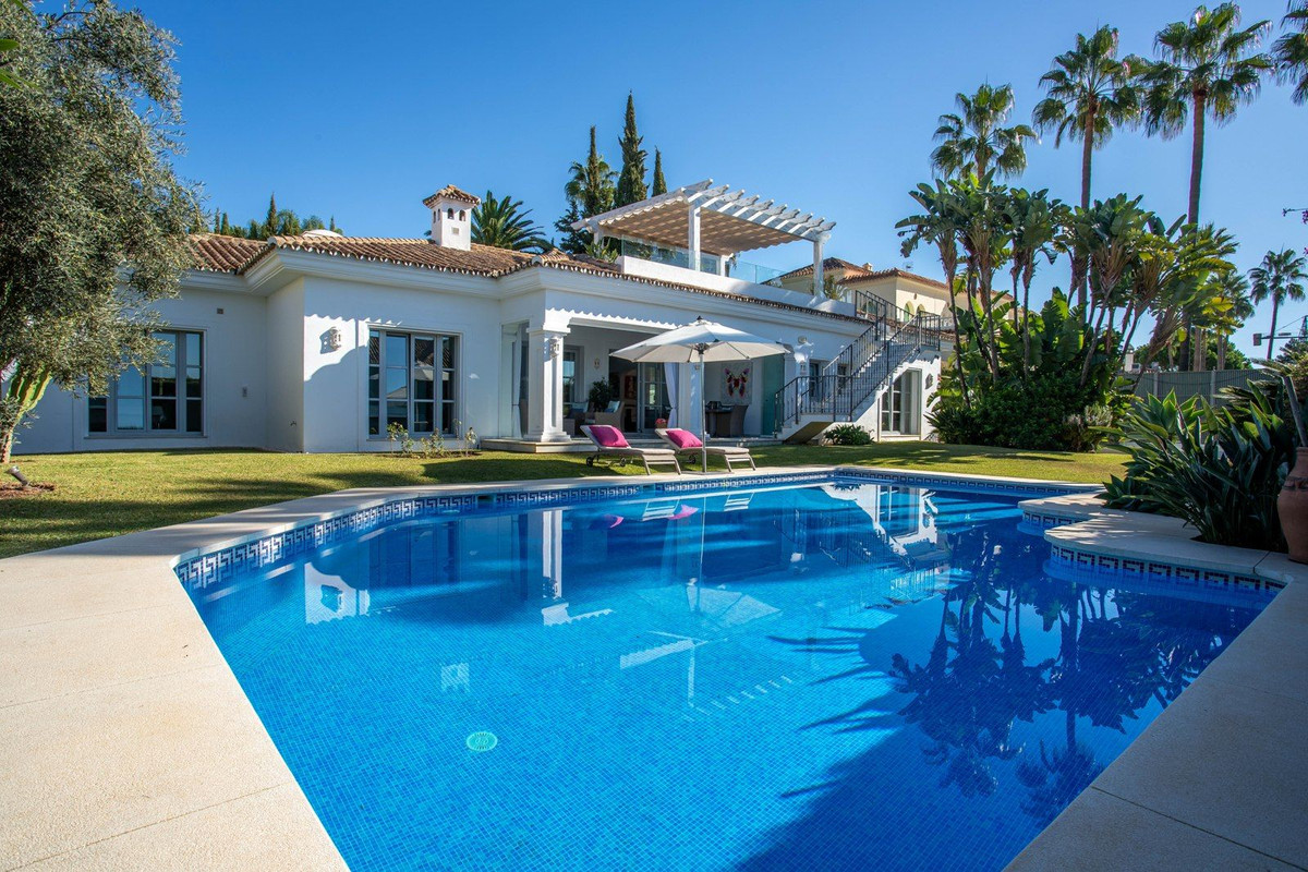 Se vende Villa - Chalet de 4 dormitorios en Costa Del Sol, Málaga, España