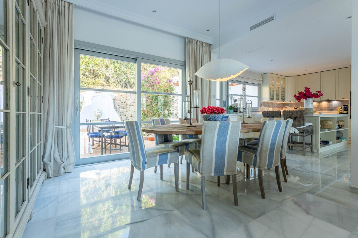 Se vende Villa - Chalet de 4 dormitorios en Costa Del Sol, Málaga, España