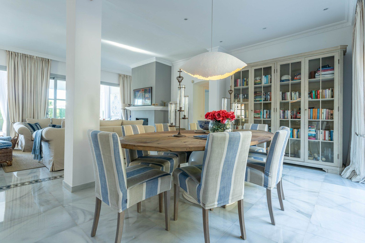 Se vende Villa - Chalet de 4 dormitorios en Costa Del Sol, Málaga, España