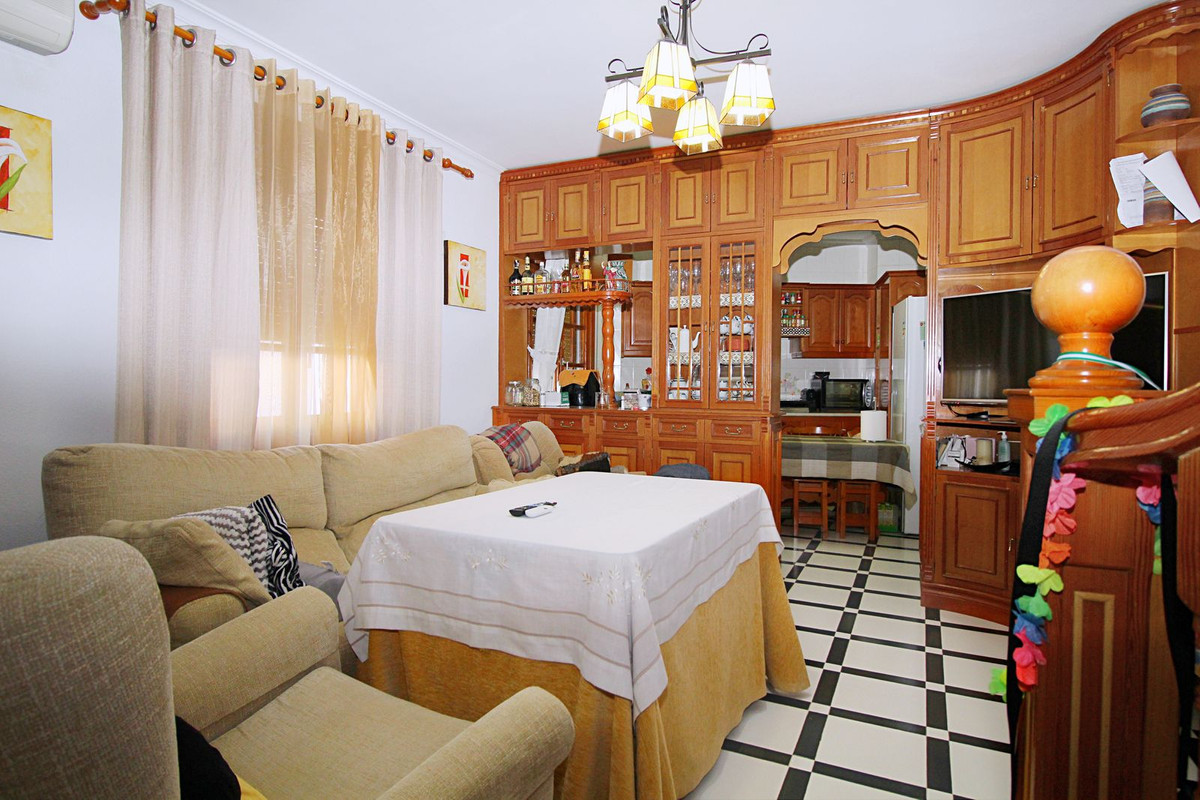 4 Bed Commercial unit for sale in Coín Costa Del Sol, Málaga, Spain