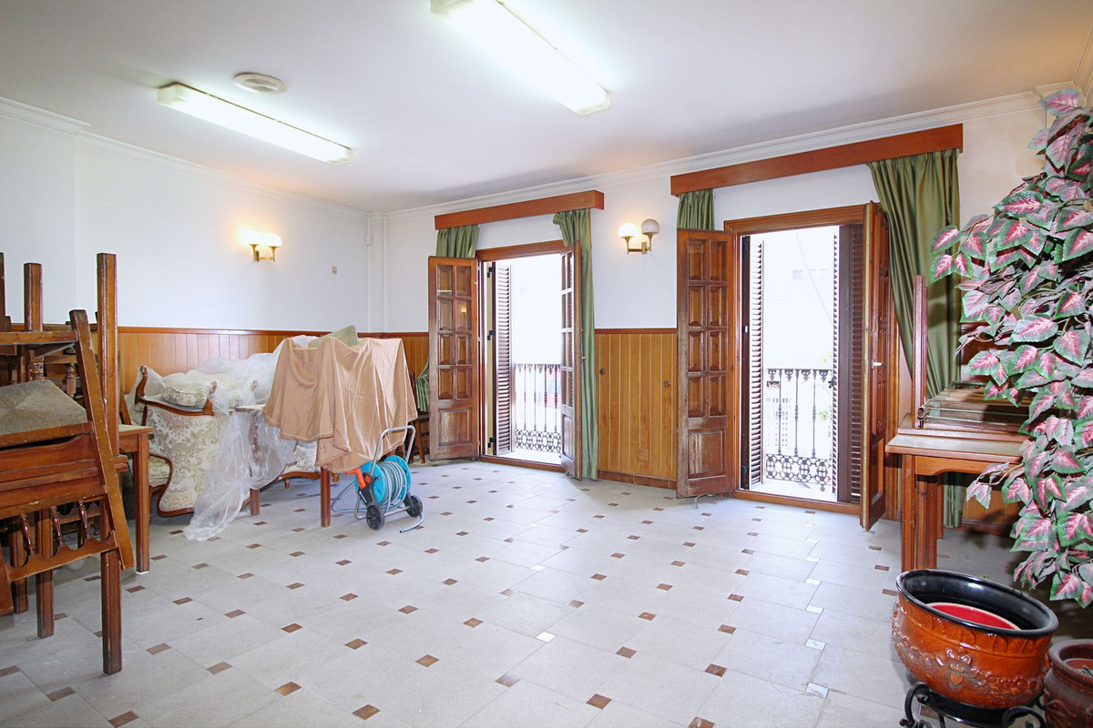 4 Bed Commercial unit for sale in Coín Costa Del Sol, Málaga, Spain