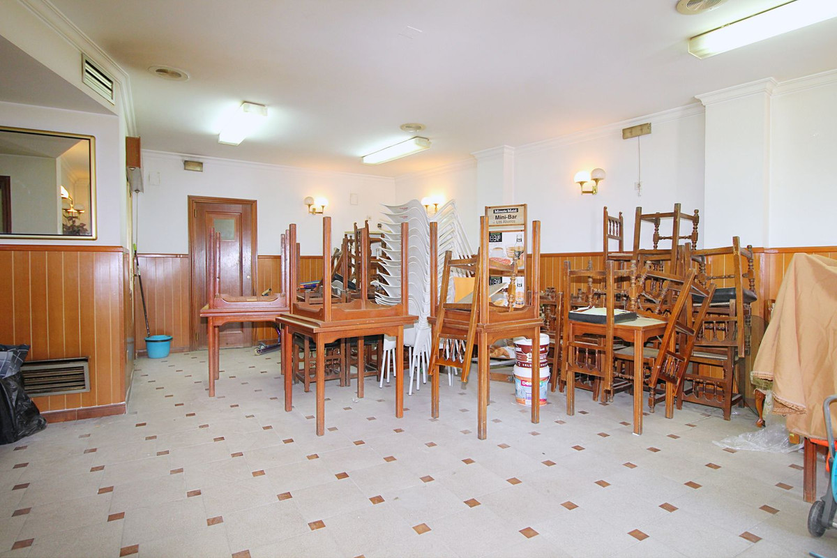4 Bed Commercial unit for sale in Coín Costa Del Sol, Málaga, Spain