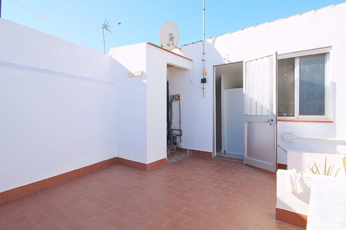 4 Bed Commercial unit for sale in Coín Costa Del Sol, Málaga, Spain