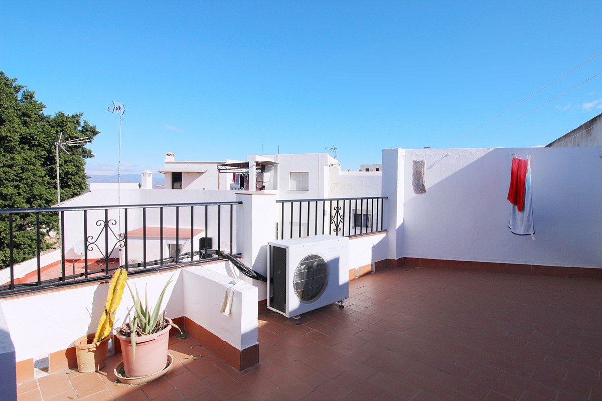 4 Bed Commercial unit for sale in Coín Costa Del Sol, Málaga, Spain