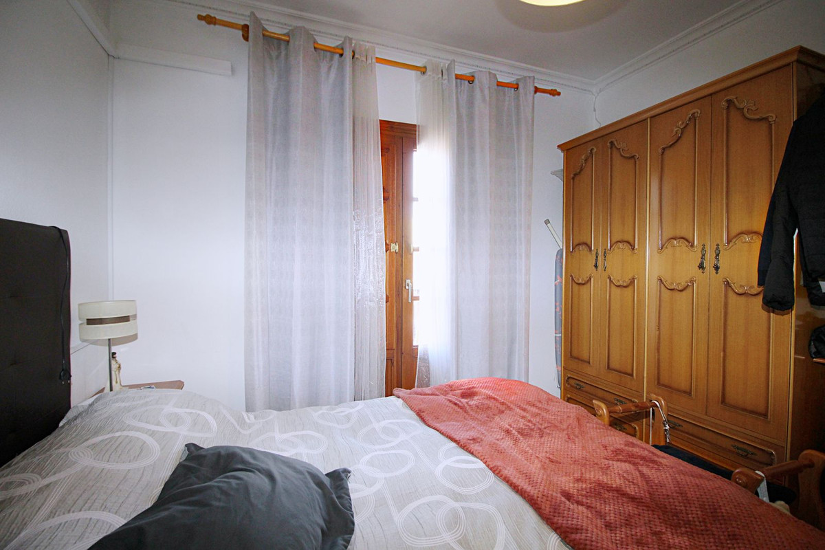 4 Bed Commercial unit for sale in Coín Costa Del Sol, Málaga, Spain