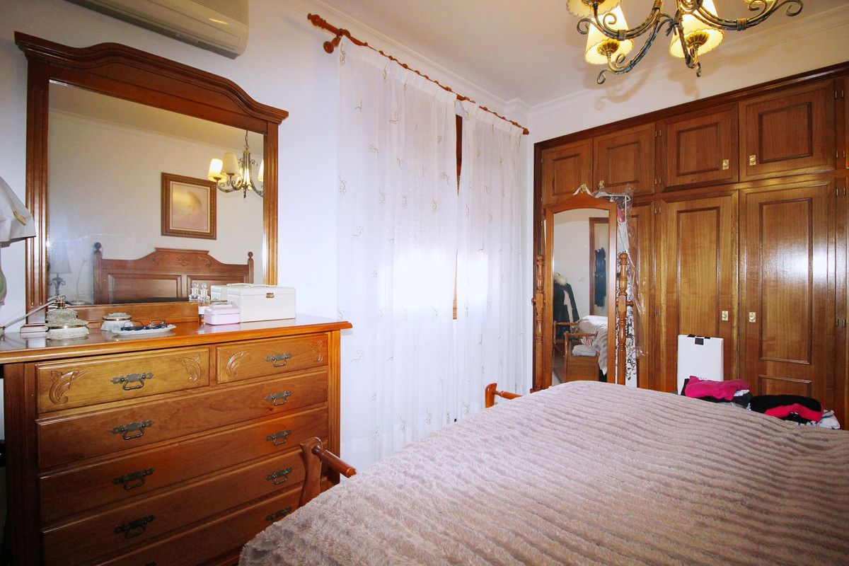 4 Bed Commercial unit for sale in Coín Costa Del Sol, Málaga, Spain