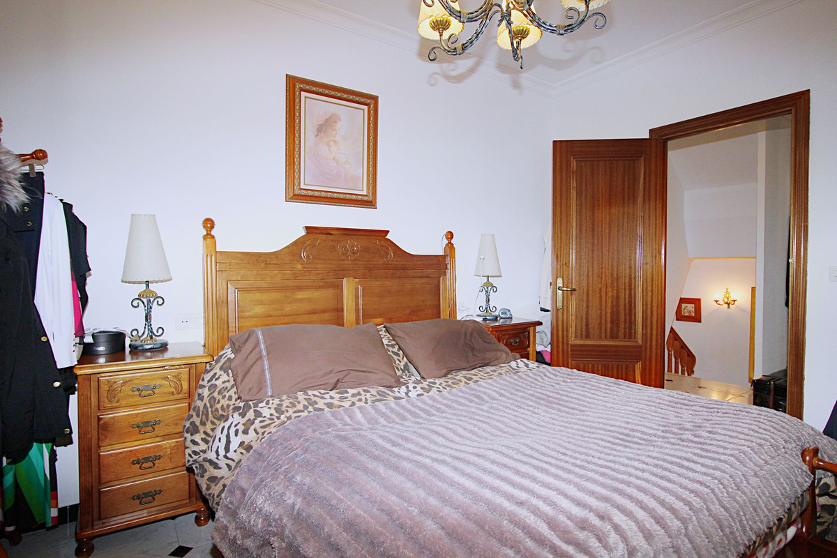 4 Bed Commercial unit for sale in Coín Costa Del Sol, Málaga, Spain