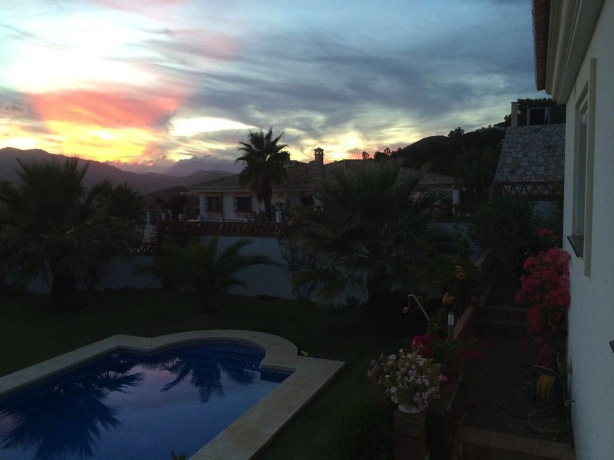 4 Bed Townhouse for sale in Mijas Costa Del Sol, Málaga, Spain