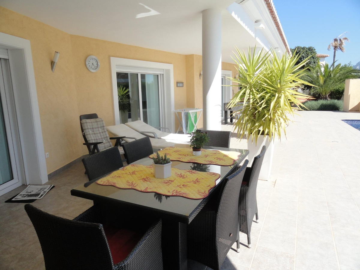 3 Bed Townhouse for sale in Calpe Costa Blanca, Alicante, Spain