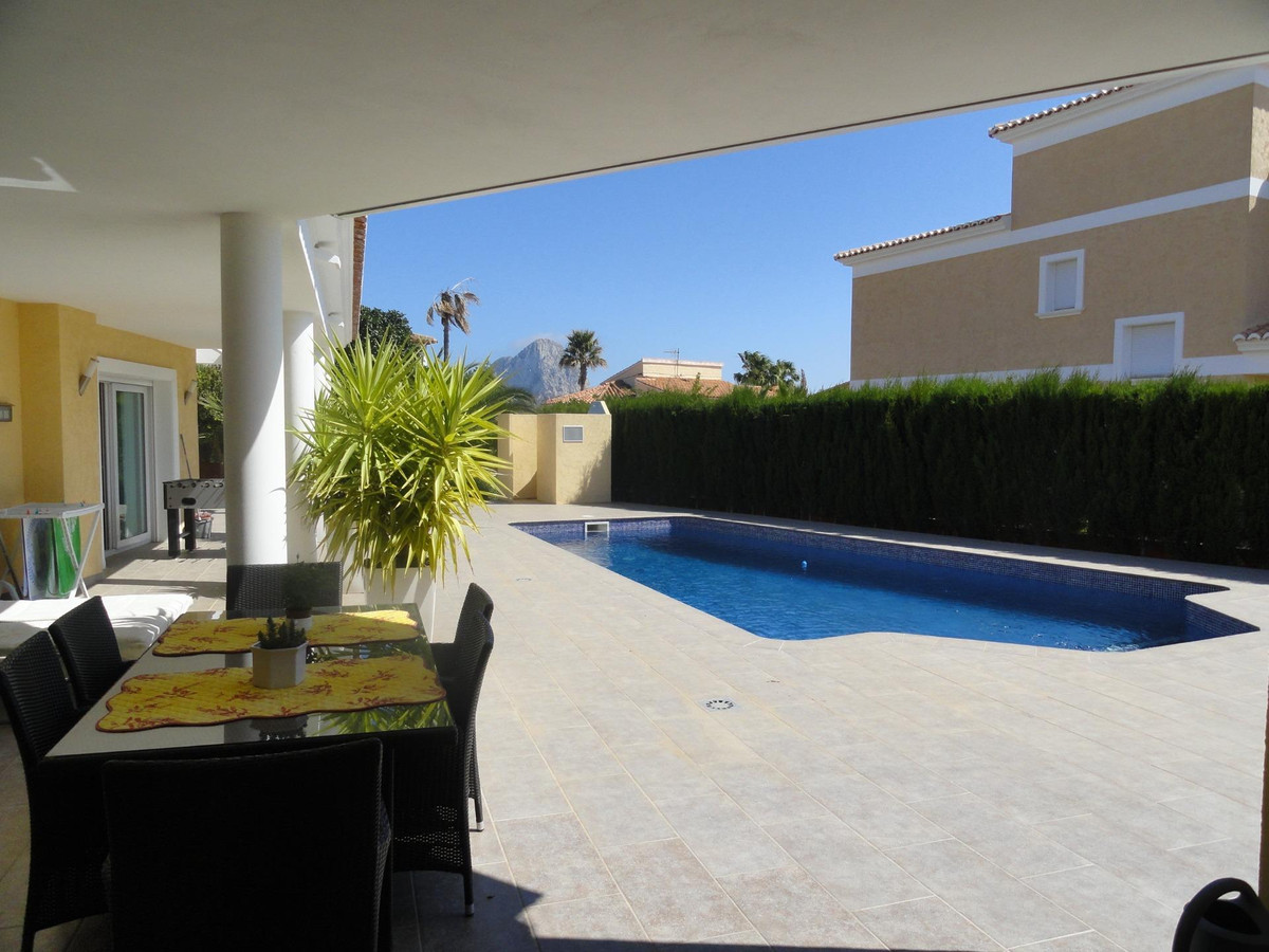 3 Bed Townhouse for sale in Calpe Costa Blanca, Alicante, Spain