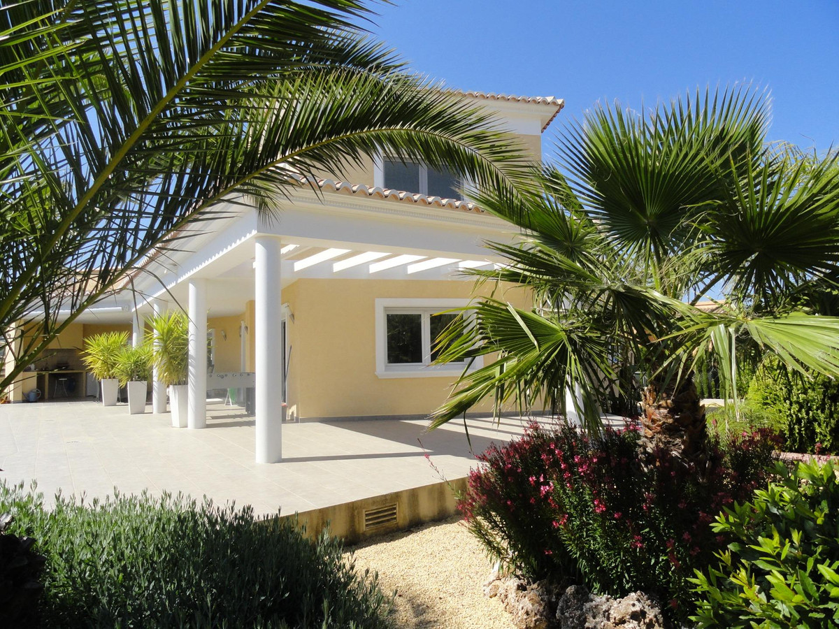 3 Bed Townhouse for sale in Calpe Costa Blanca, Alicante, Spain