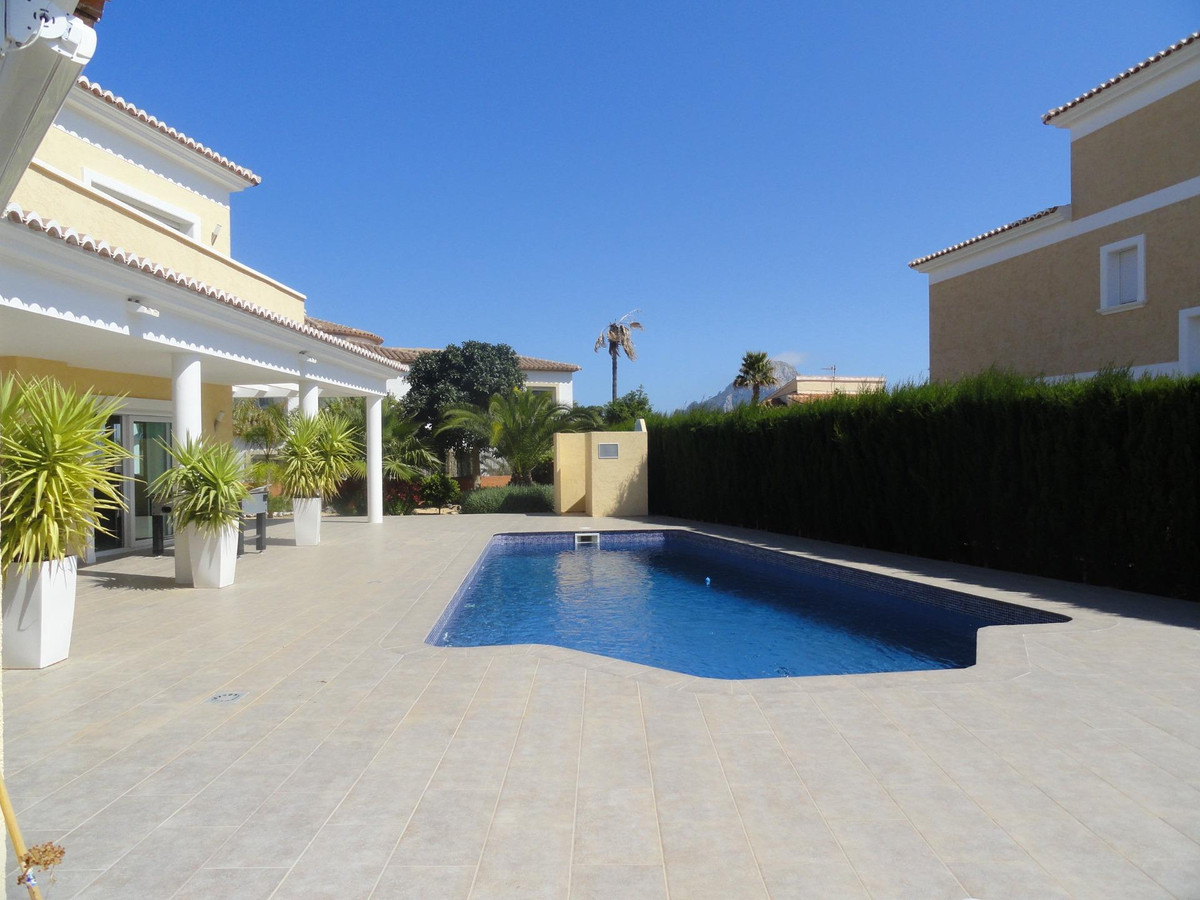 3 Bed Townhouse for sale in Calpe Costa Blanca, Alicante, Spain