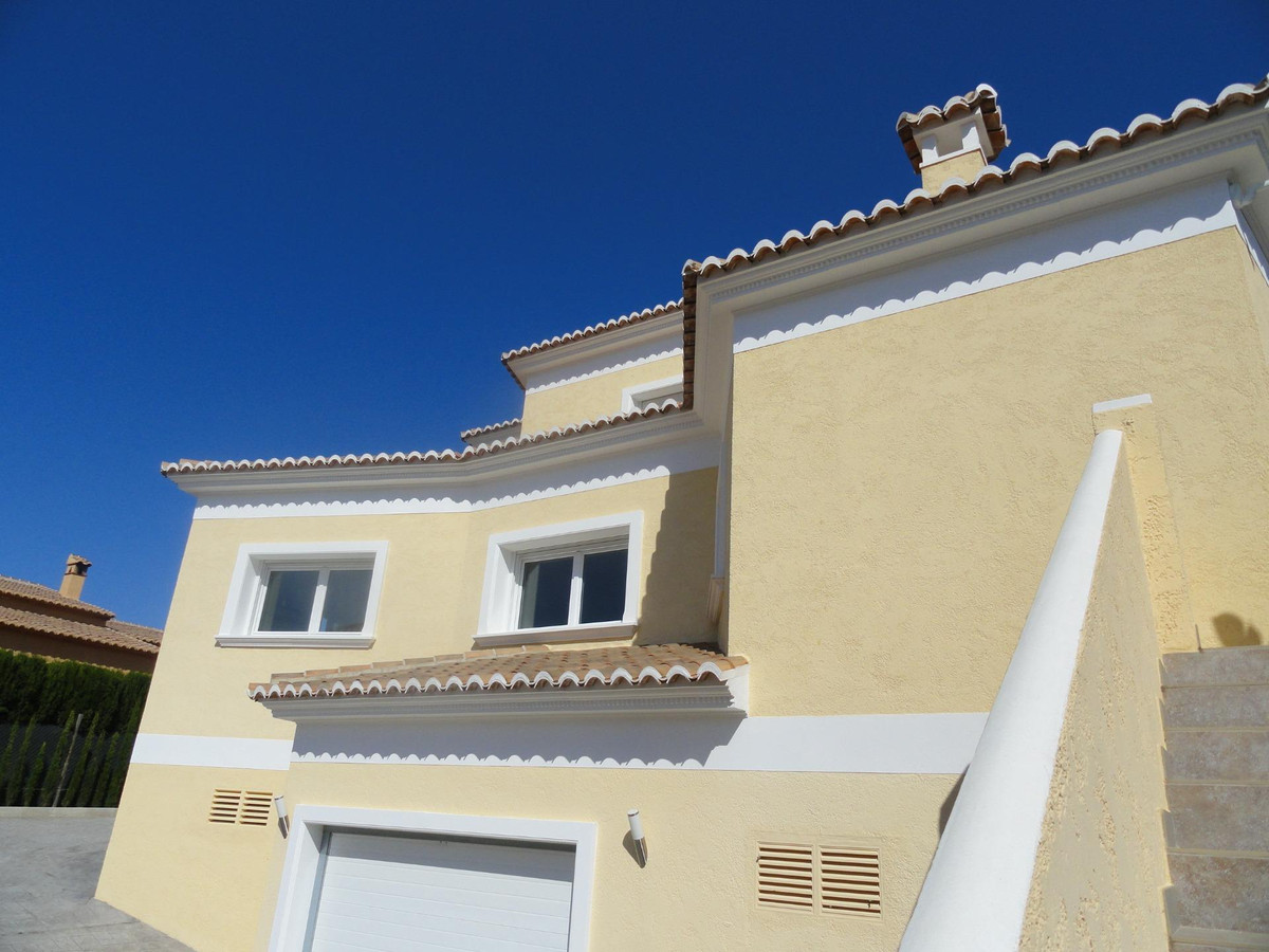 3 Bed Townhouse for sale in Calpe Costa Blanca, Alicante, Spain