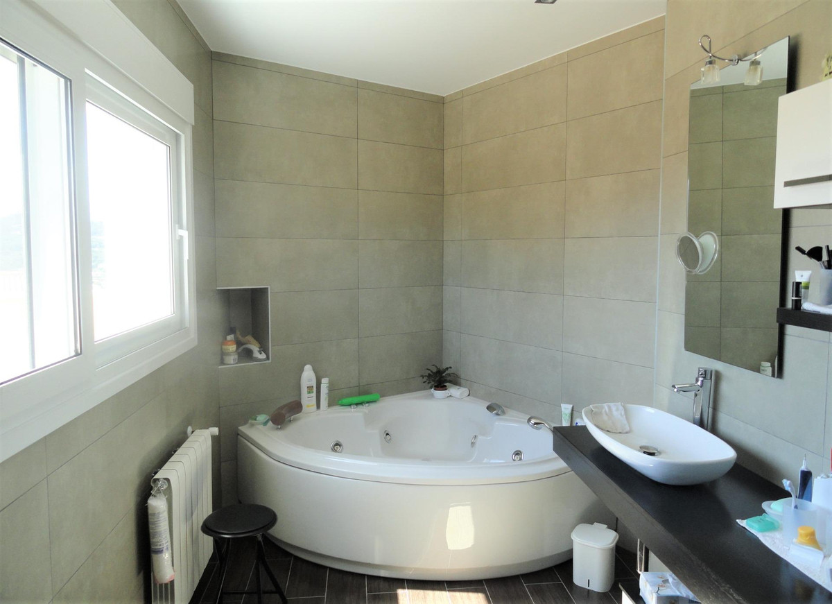 3 Bed Townhouse for sale in Calpe Costa Blanca, Alicante, Spain