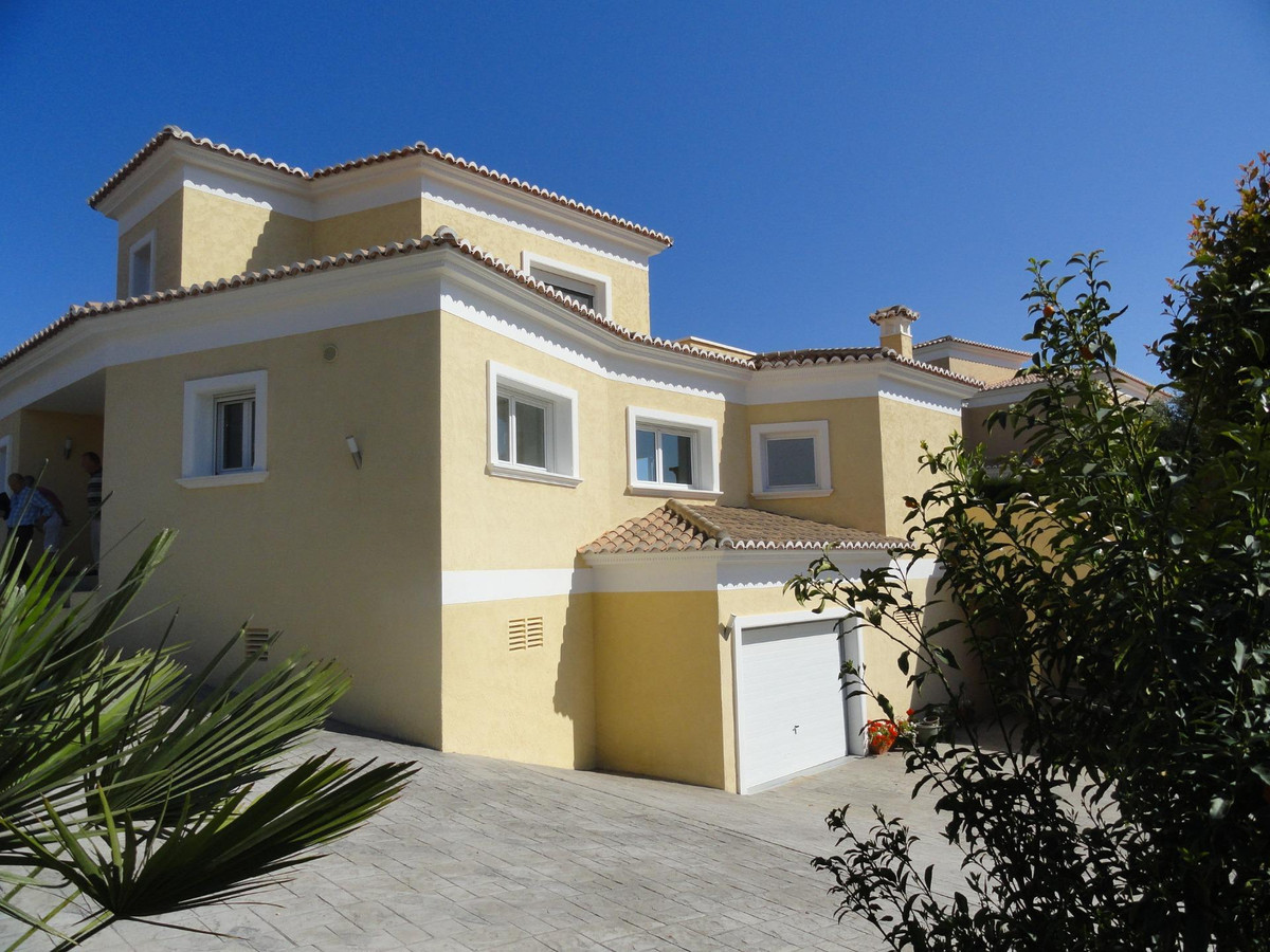 3 Bed Townhouse for sale in Calpe Costa Blanca, Alicante, Spain