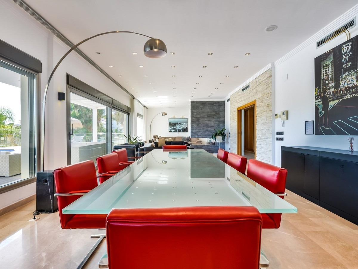 Se vende Villa - Chalet de 5 dormitorios en Costa Blanca, Alicante, España