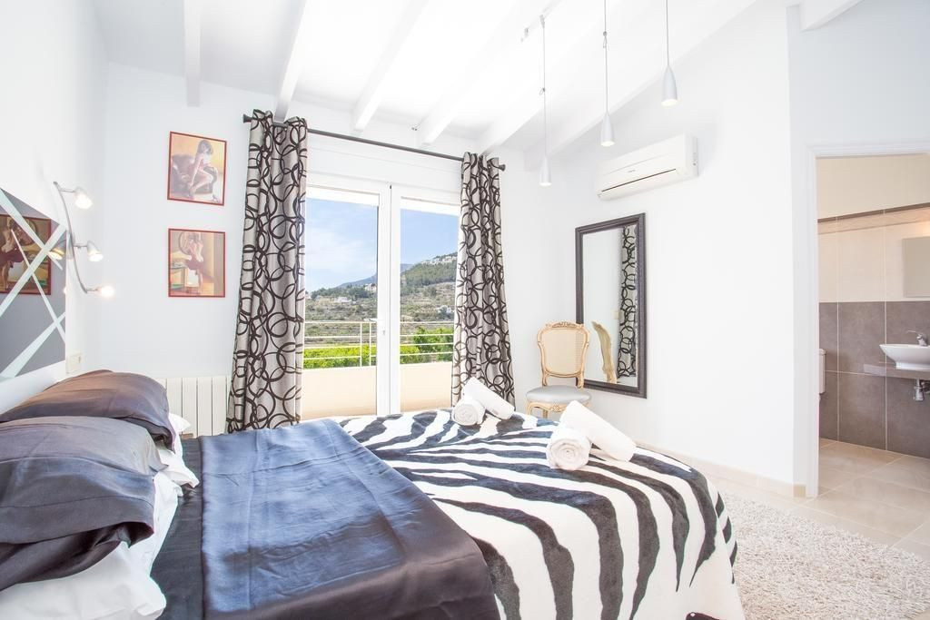 4 Bed Townhouse for sale in Calpe Costa Blanca, Alicante, Spain