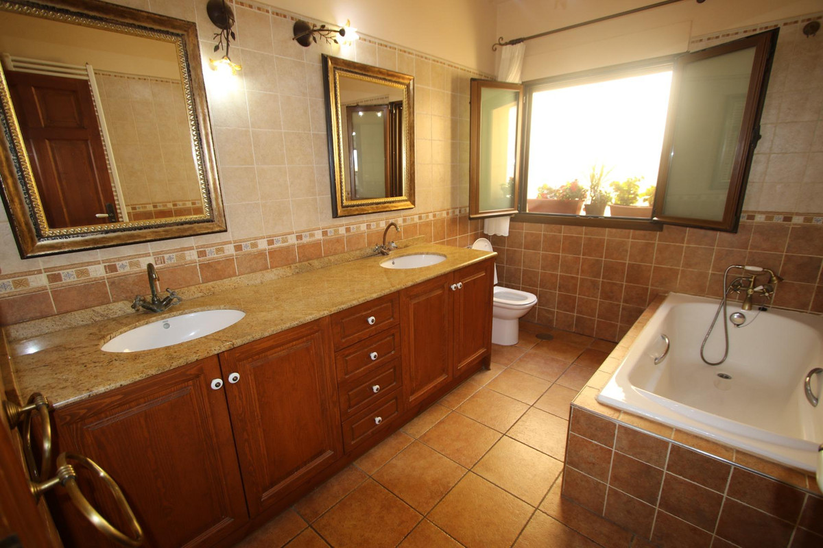 Se vende Villa - Chalet de 4 dormitorios en Costa Blanca, Alicante, España
