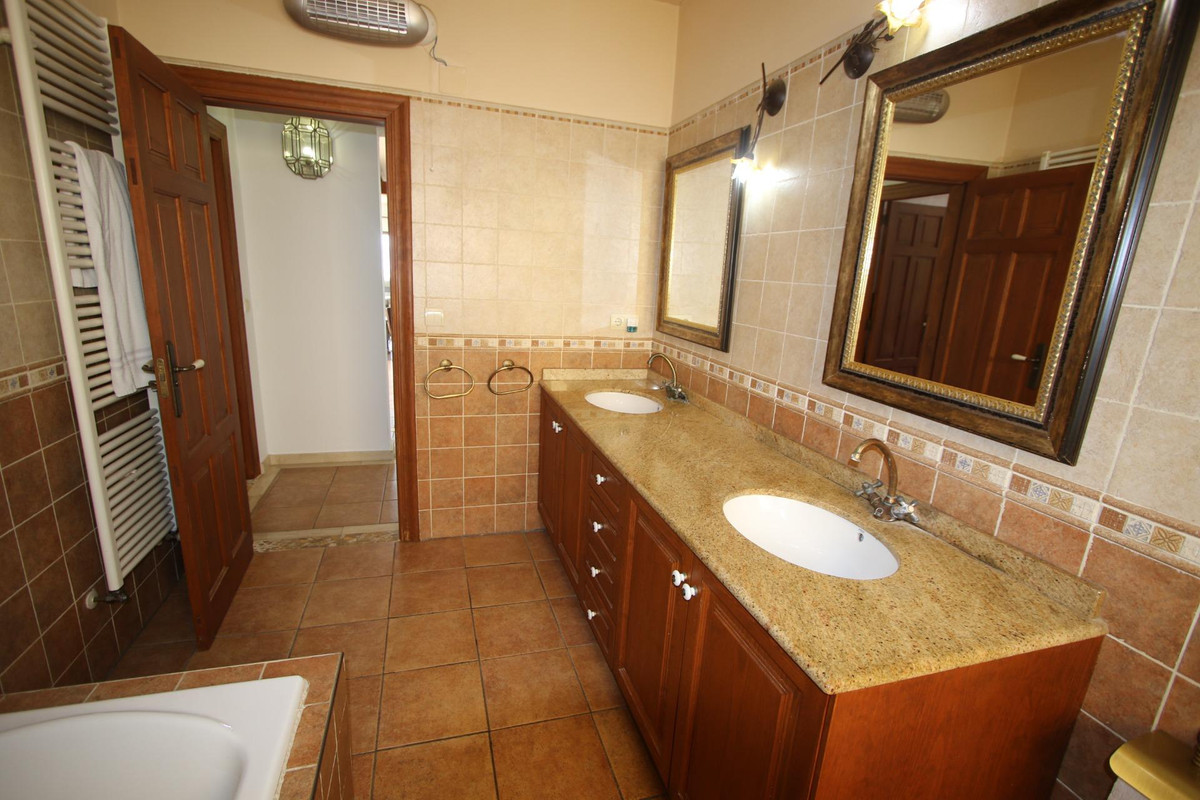 Se vende Villa - Chalet de 4 dormitorios en Costa Blanca, Alicante, España