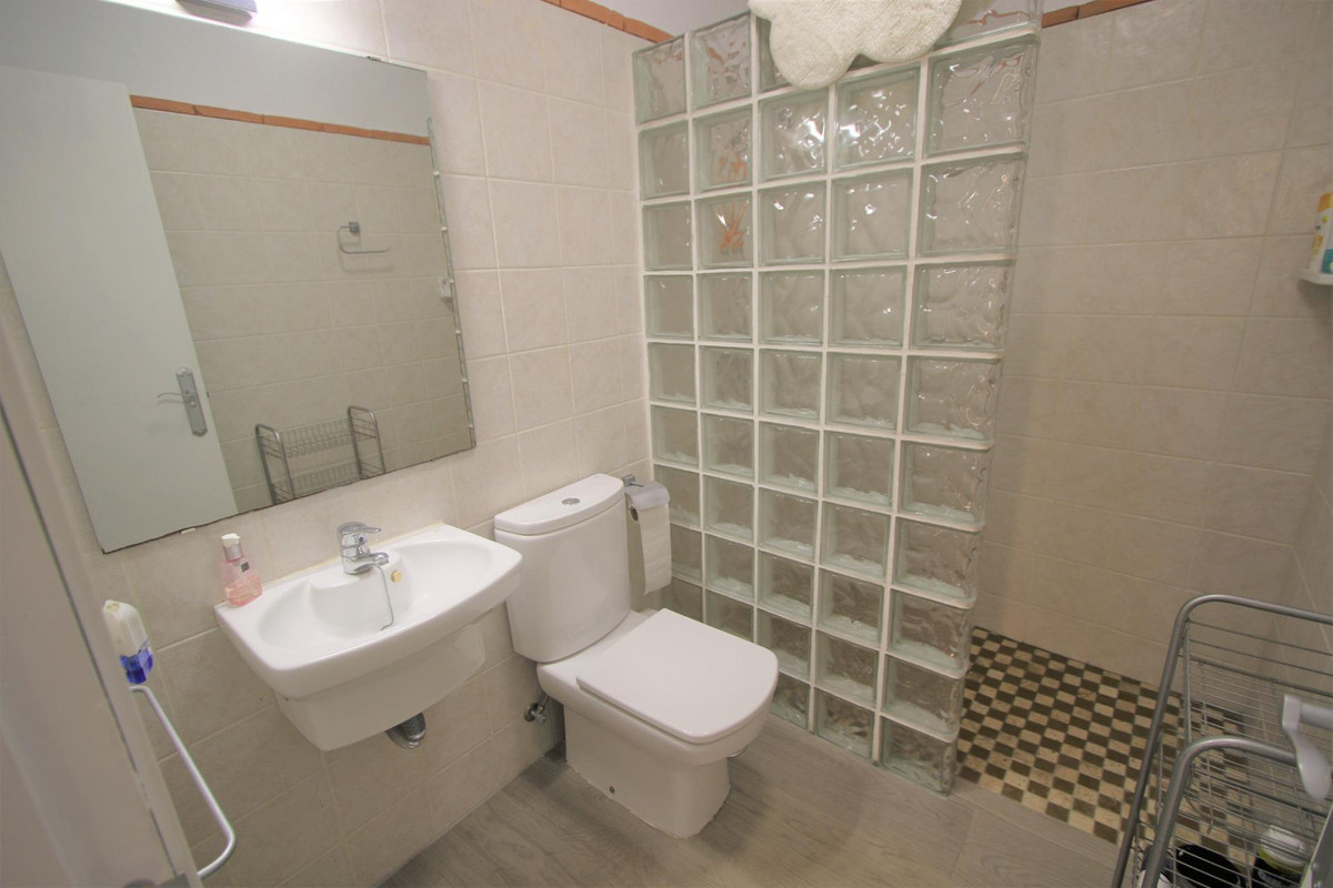 Se vende Villa - Chalet de 4 dormitorios en Costa Blanca, Alicante, España