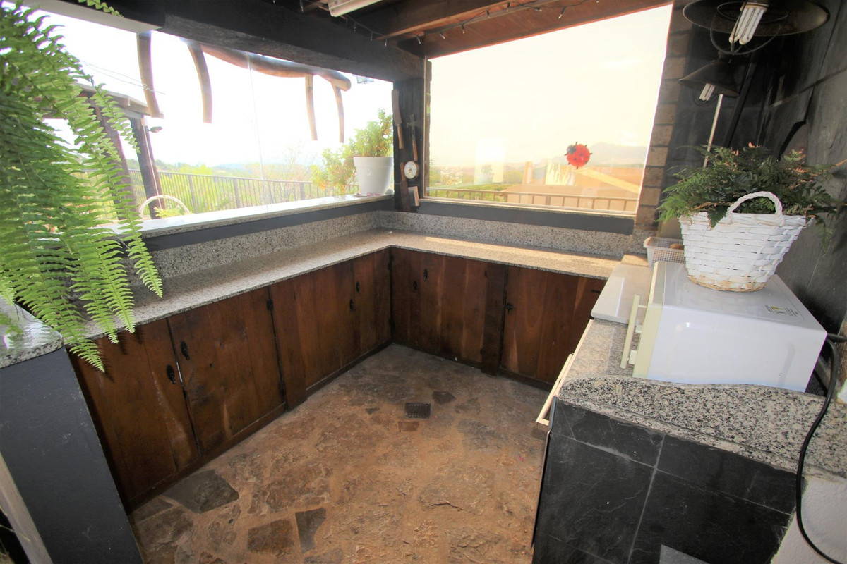 Se vende Villa - Chalet de 4 dormitorios en Costa Blanca, Alicante, España