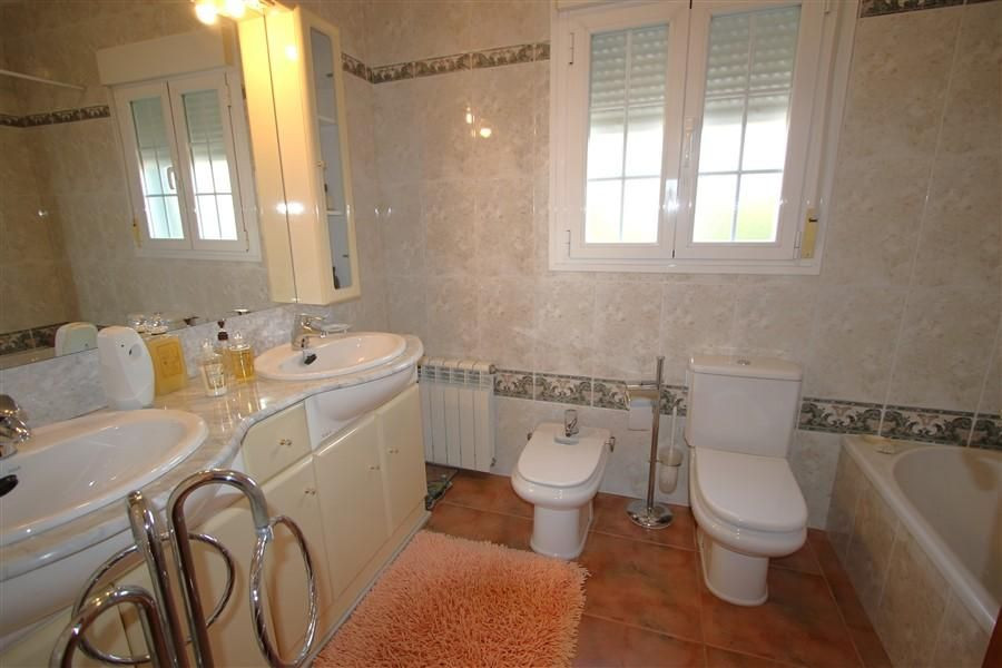 Se vende Villa - Chalet de 5 dormitorios en Costa Blanca, Alicante, España