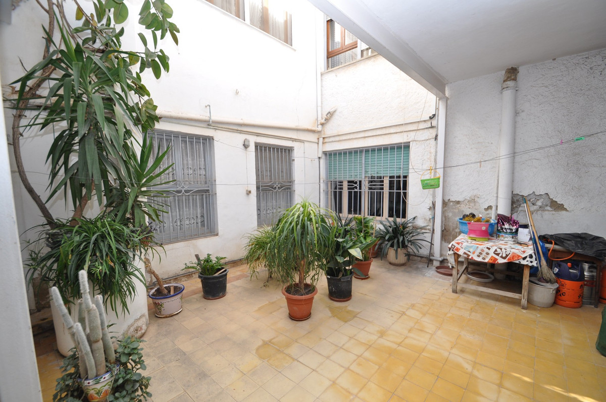 12 Bed Townhouse for sale in Petrer Costa Blanca, Alicante, Spain