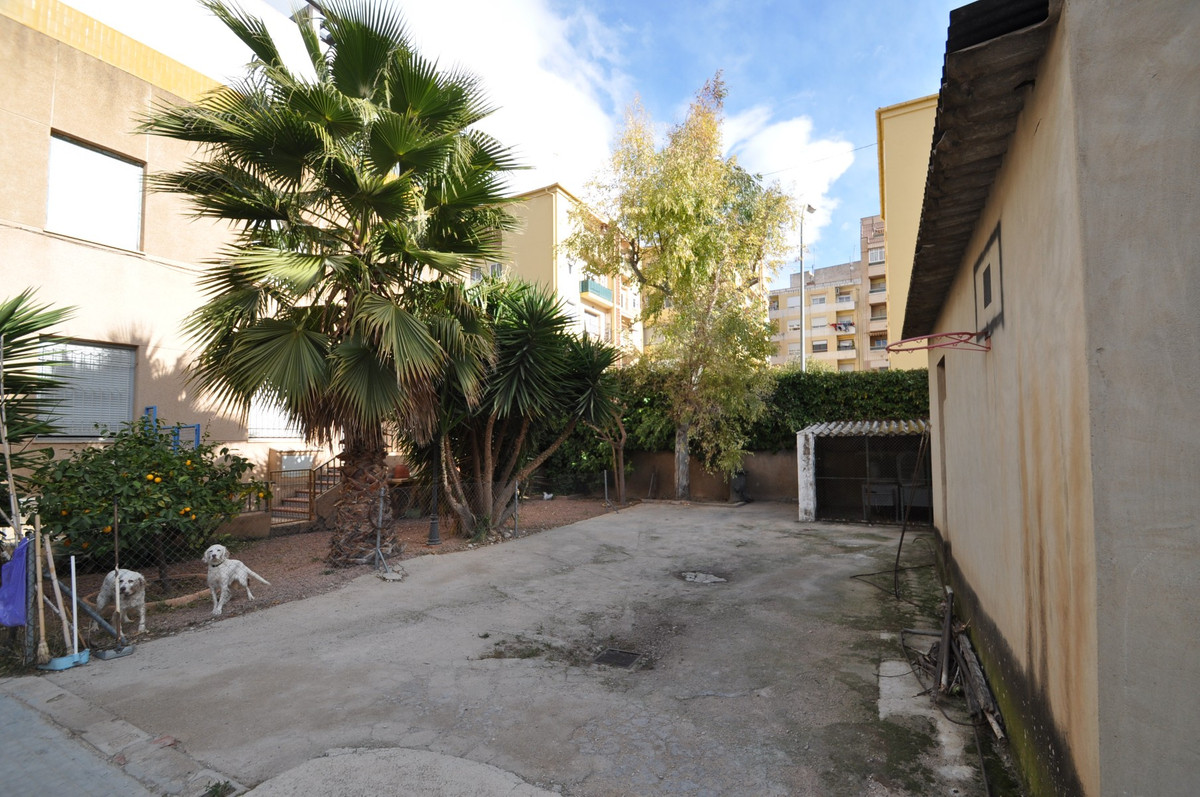 12 Bed Townhouse for sale in Petrer Costa Blanca, Alicante, Spain