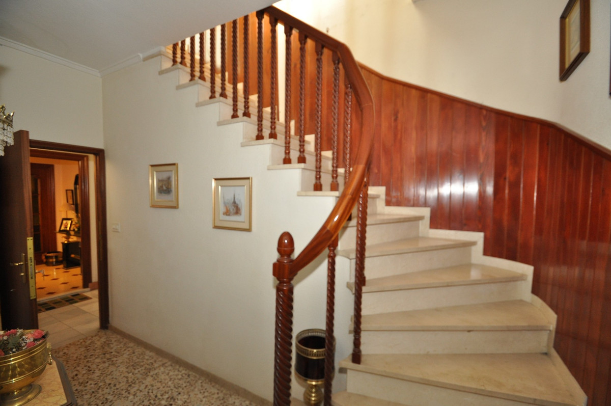 12 Bed Townhouse for sale in Petrer Costa Blanca, Alicante, Spain