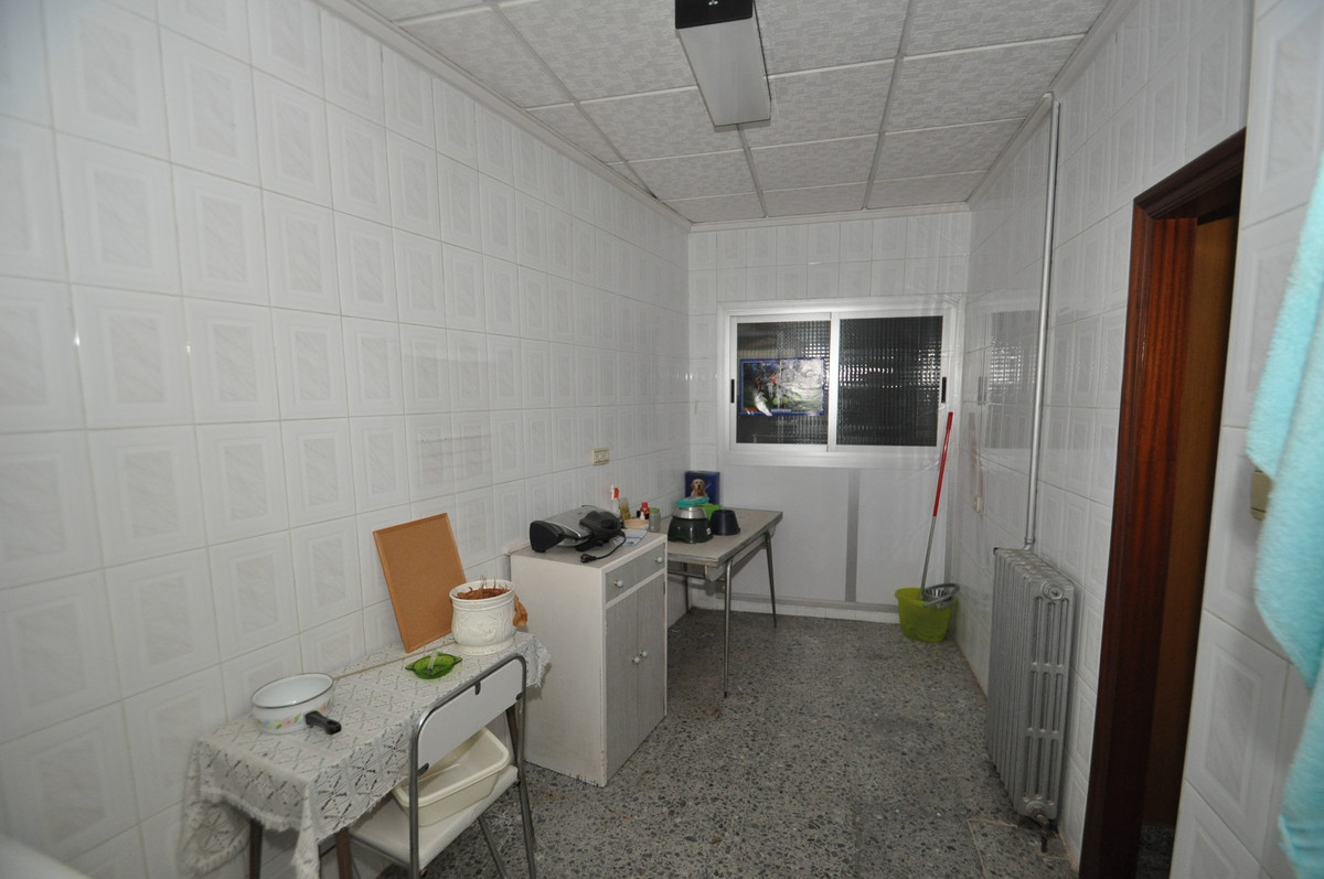 12 Bed Townhouse for sale in Petrer Costa Blanca, Alicante, Spain