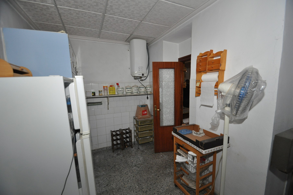 12 Bed Townhouse for sale in Petrer Costa Blanca, Alicante, Spain