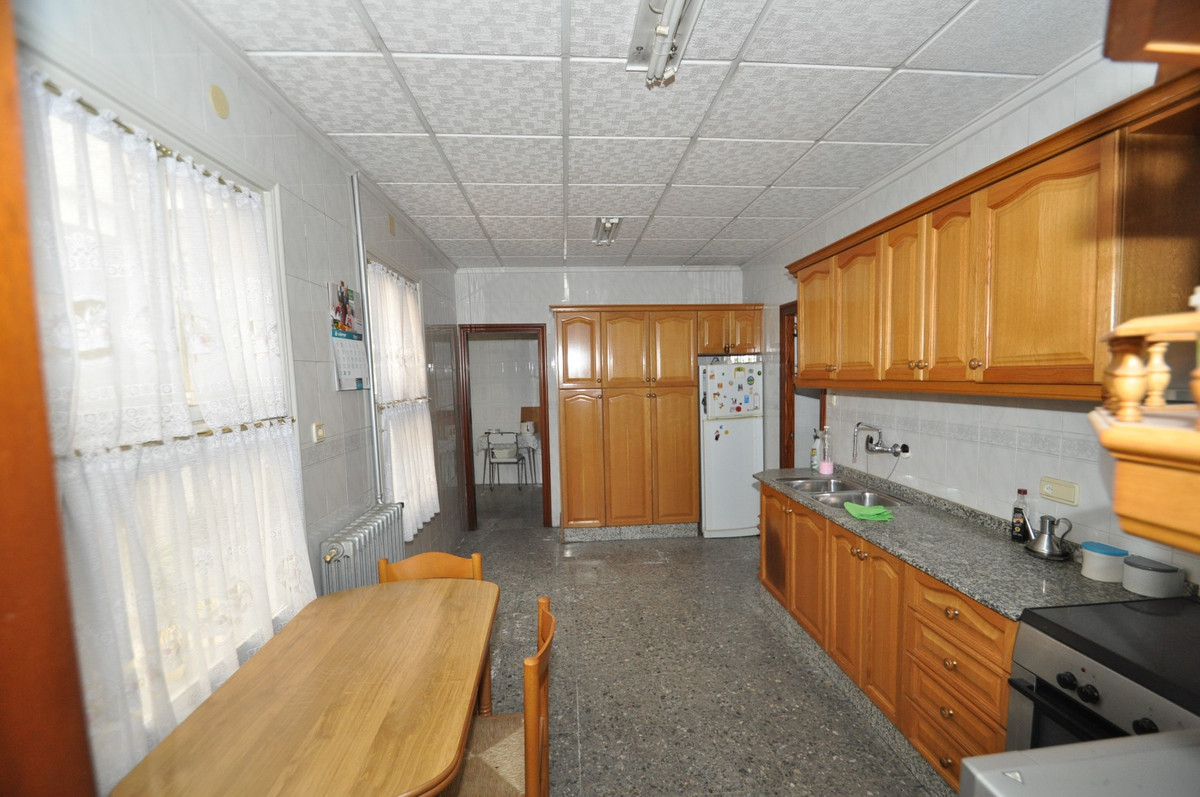 12 Bed Townhouse for sale in Petrer Costa Blanca, Alicante, Spain