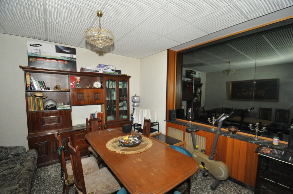 12 Bed Townhouse for sale in Petrer Costa Blanca, Alicante, Spain