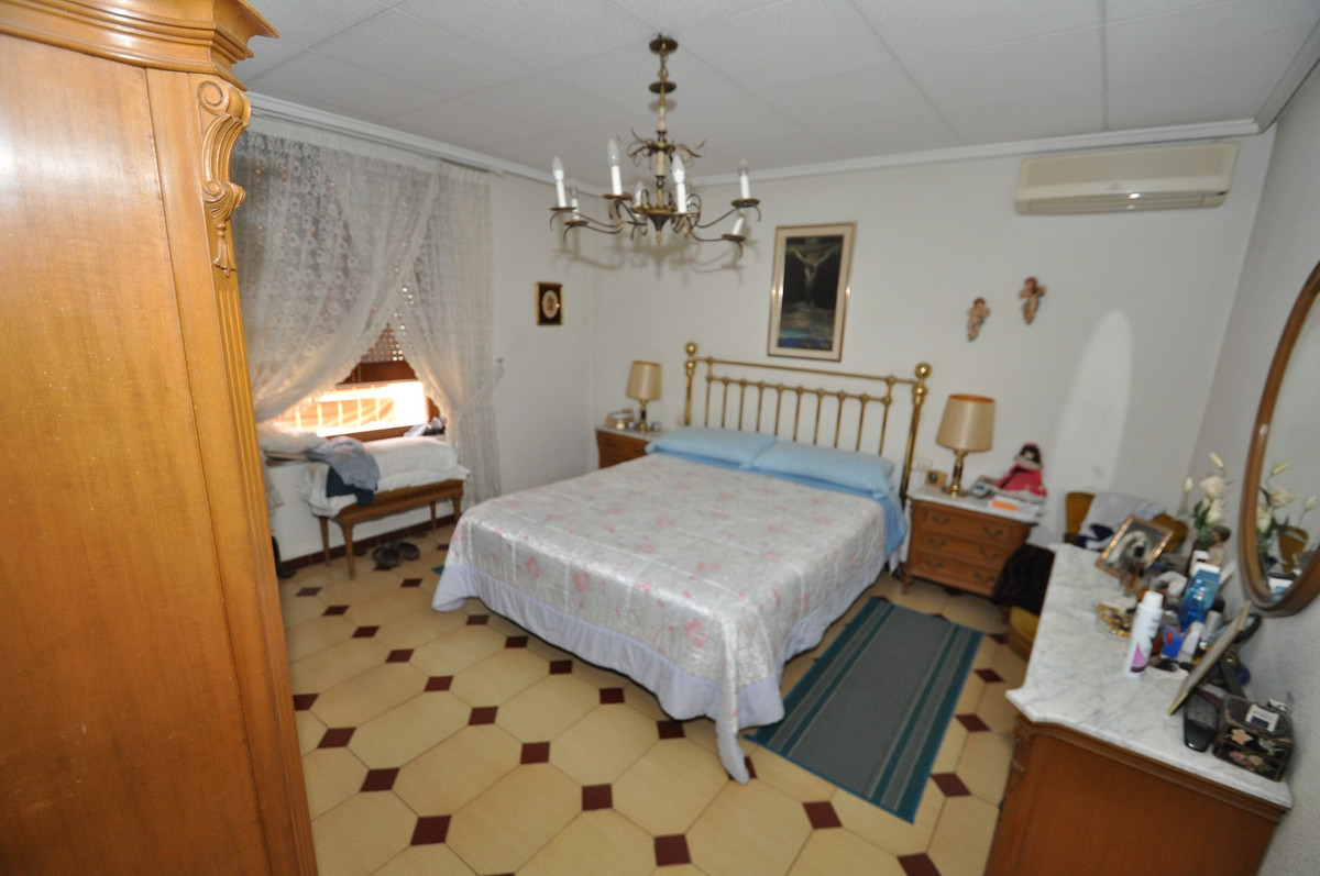 12 Bed Townhouse for sale in Petrer Costa Blanca, Alicante, Spain
