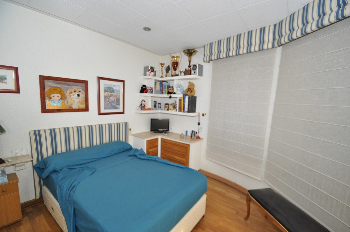 12 Bed Townhouse for sale in Petrer Costa Blanca, Alicante, Spain