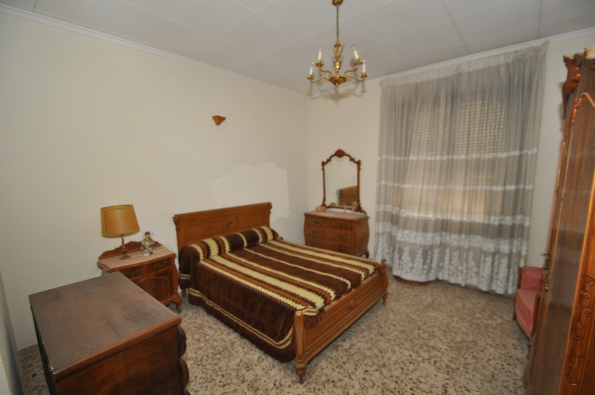 12 Bed Townhouse for sale in Petrer Costa Blanca, Alicante, Spain