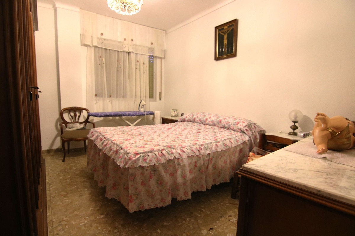 Se vende Apartamento Planta Media de 5 dormitorios en Costa Del Sol, Málaga, España
