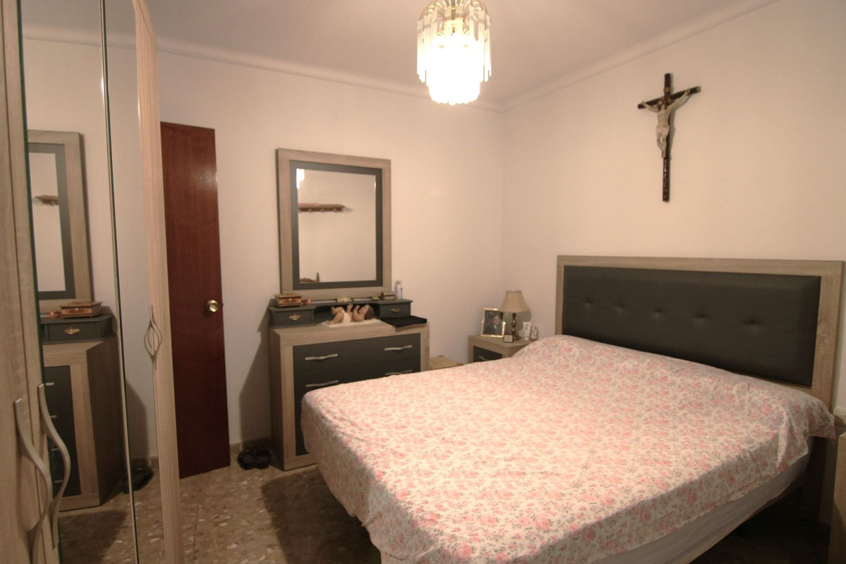 Se vende Apartamento Planta Media de 5 dormitorios en Costa Del Sol, Málaga, España