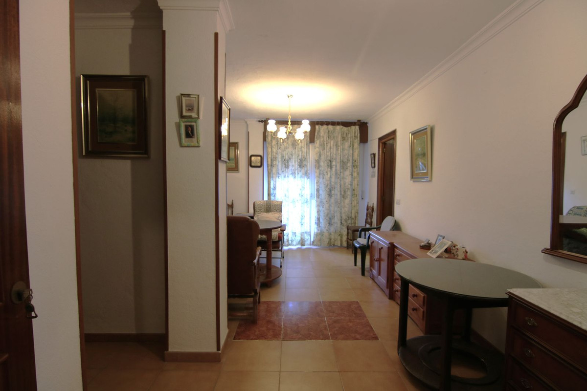 Se vende Apartamento Planta Media de 5 dormitorios en Costa Del Sol, Málaga, España