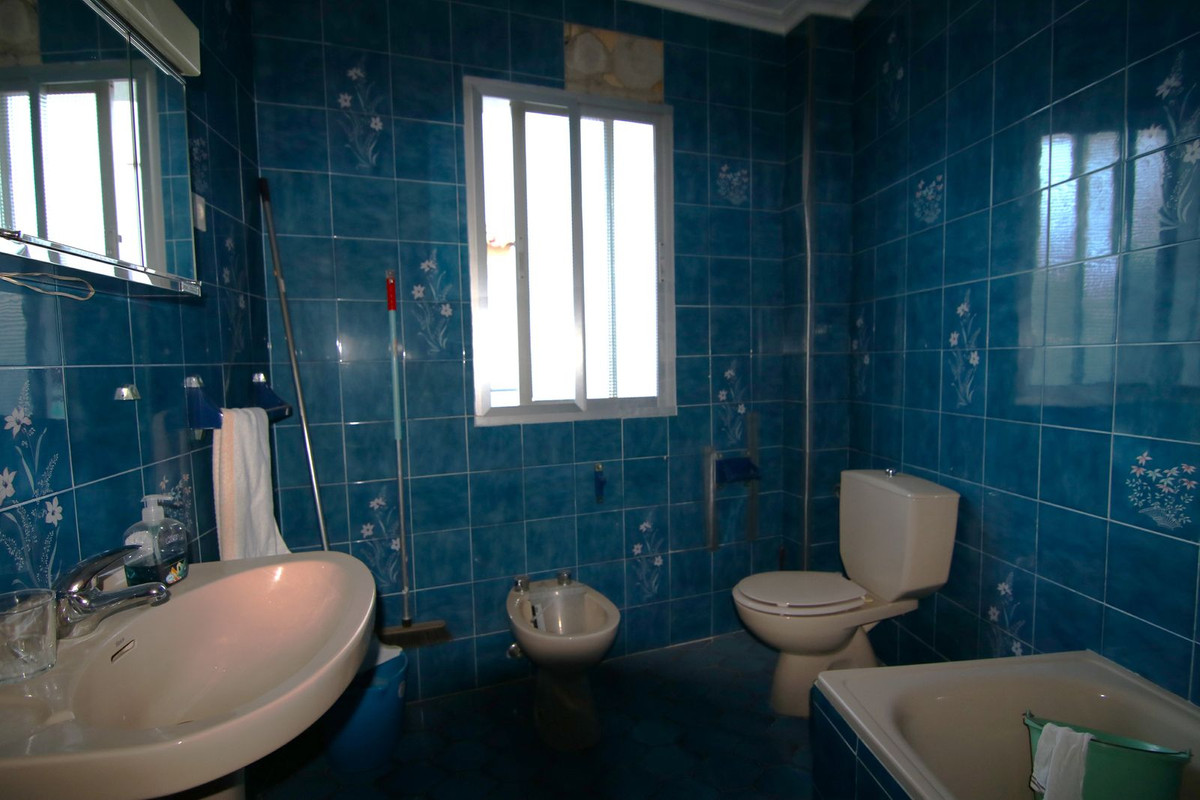 Se vende Apartamento Planta Media de 5 dormitorios en Costa Del Sol, Málaga, España