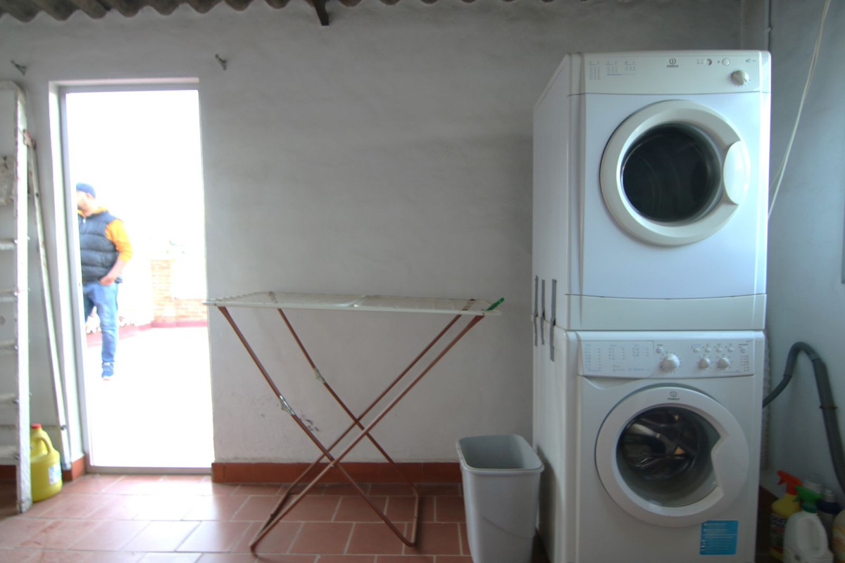 Se vende Apartamento Planta Media de 5 dormitorios en Costa Del Sol, Málaga, España