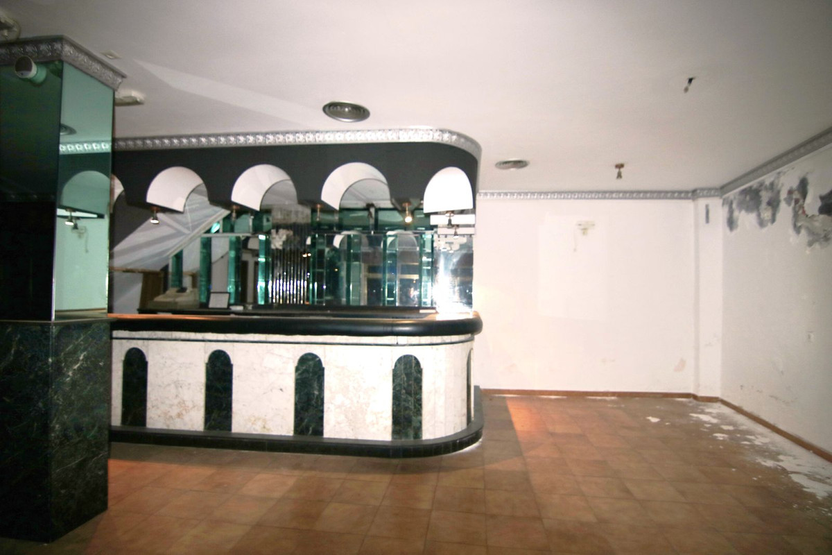 Se vende Apartamento Planta Media de 5 dormitorios en Costa Del Sol, Málaga, España