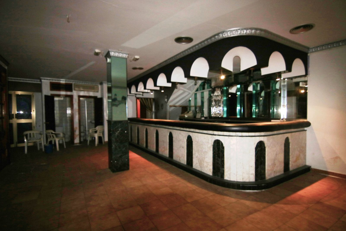 Se vende Apartamento Planta Media de 5 dormitorios en Costa Del Sol, Málaga, España