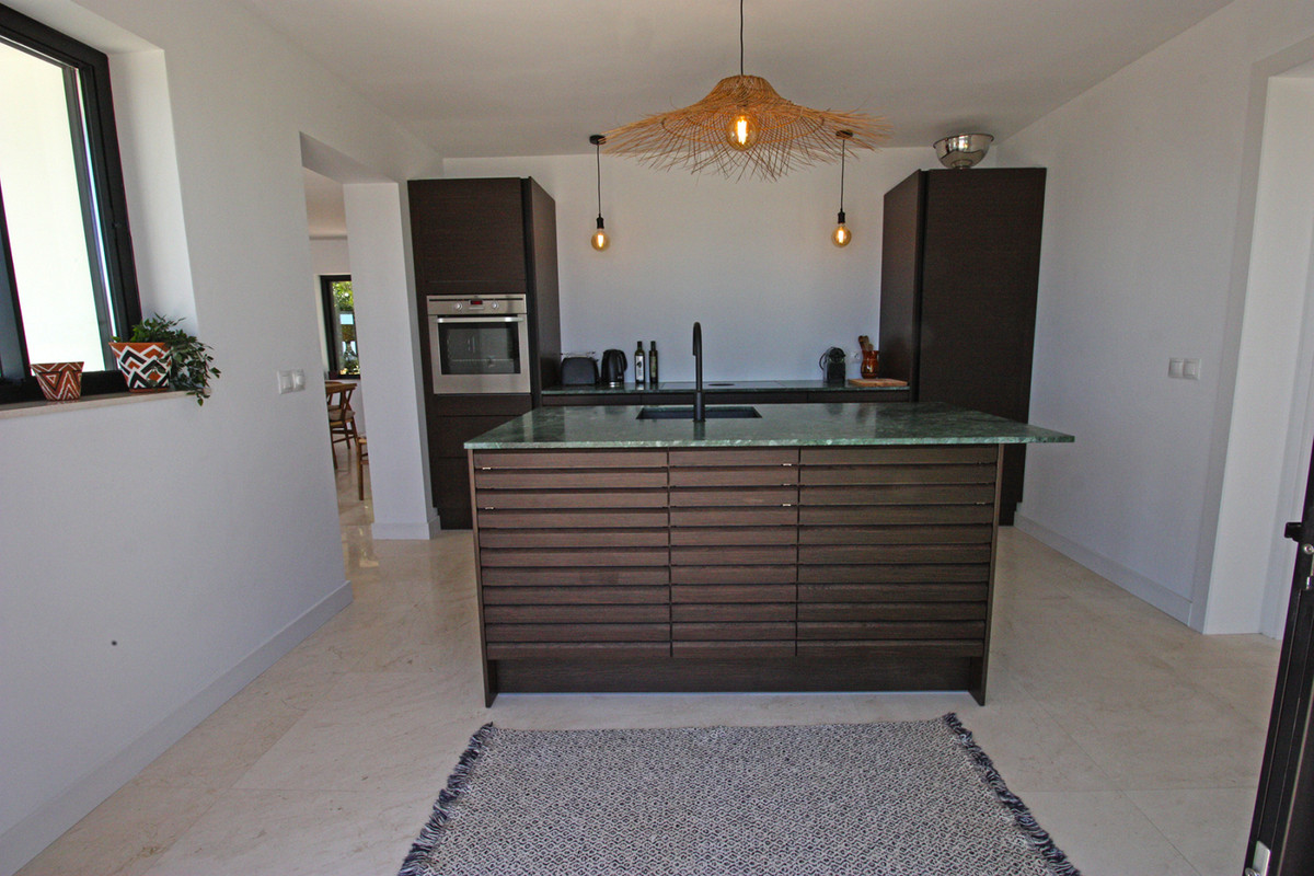 Se vende Villa - Chalet de 4 dormitorios en Costa Del Sol, Málaga, España