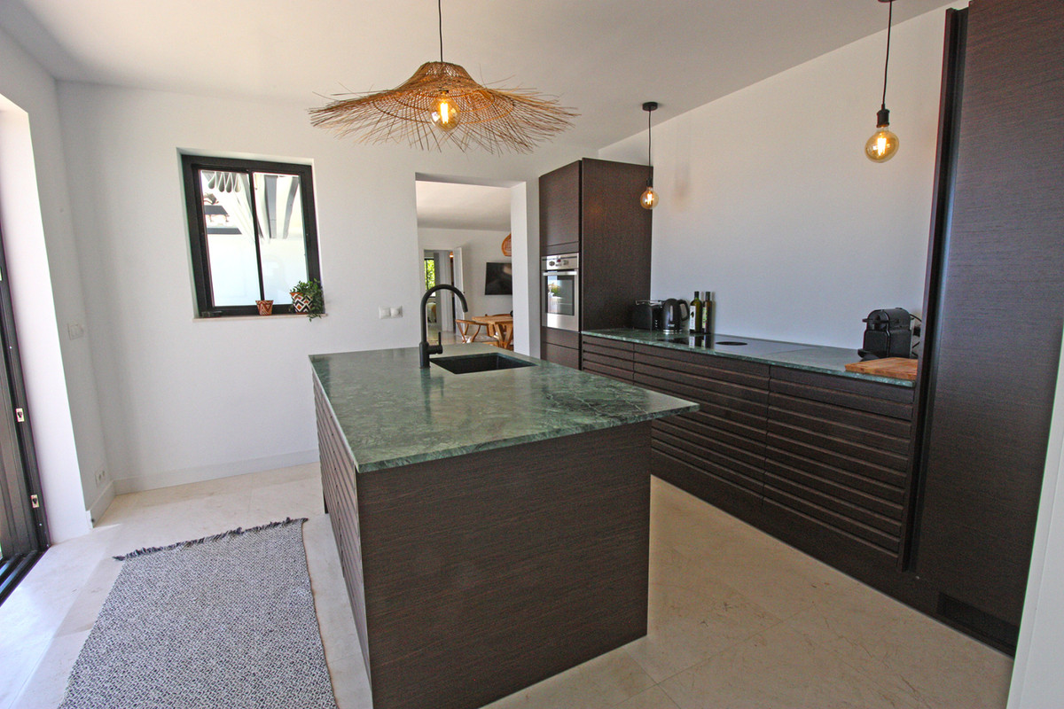 Se vende Villa - Chalet de 4 dormitorios en Costa Del Sol, Málaga, España