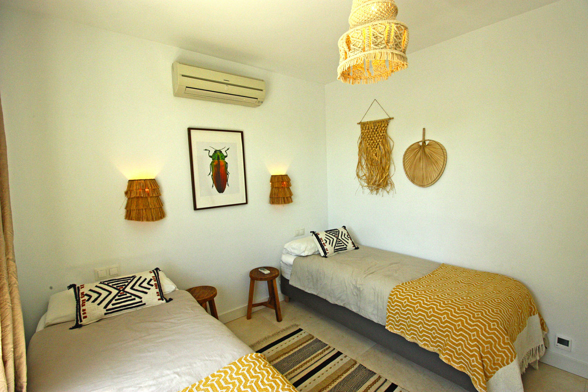 Se vende Villa - Chalet de 4 dormitorios en Costa Del Sol, Málaga, España